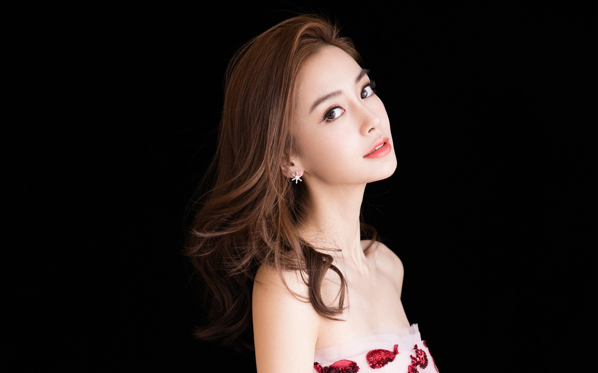 利物浦在欧冠中奋勇争夺，冲击更高荣誉