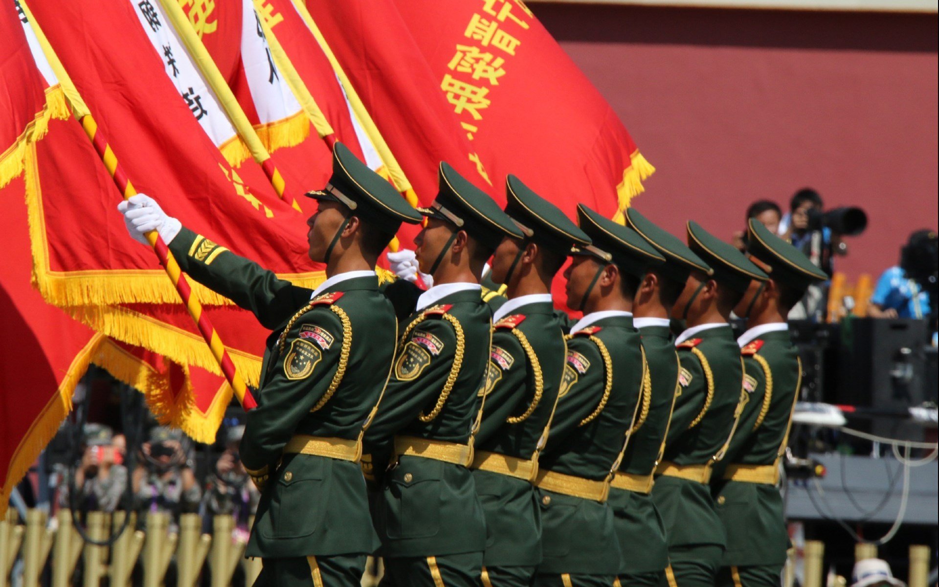 卡普尔的技术与速度，让袋鼠队在重要比赛中占据主动，卡尔美袋鼠皮