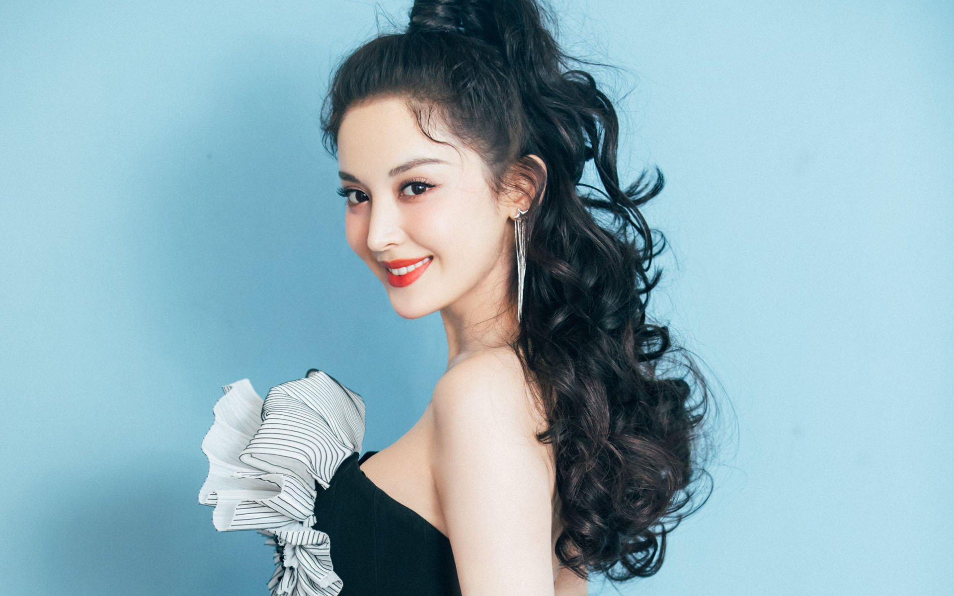 中国足球国家队加强比赛分析与反馈机制，国家足球队比赛视频