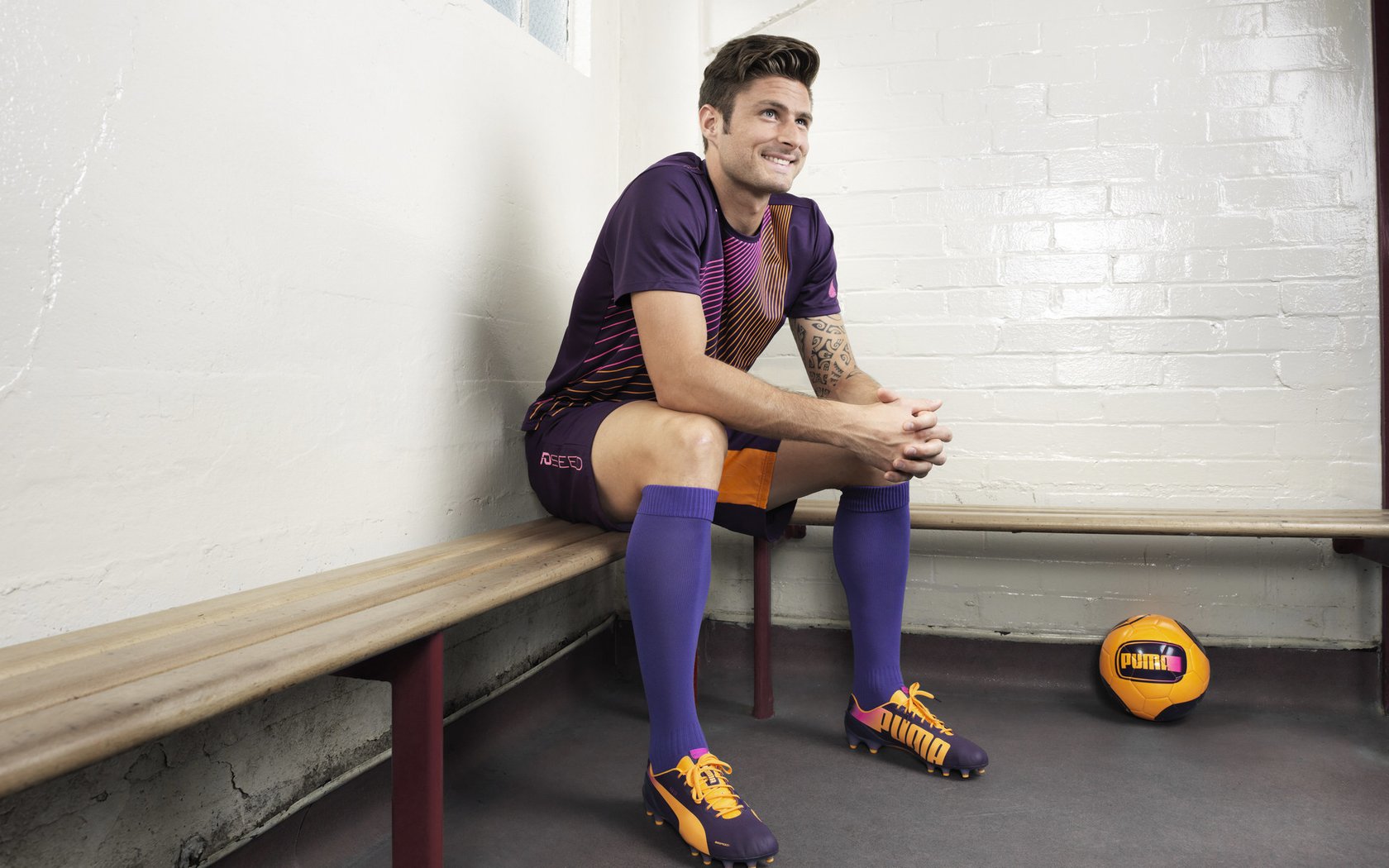 德甲“国家德比” 多特4比0屠杀拜仁 安联球场罕见出现提前退场潮